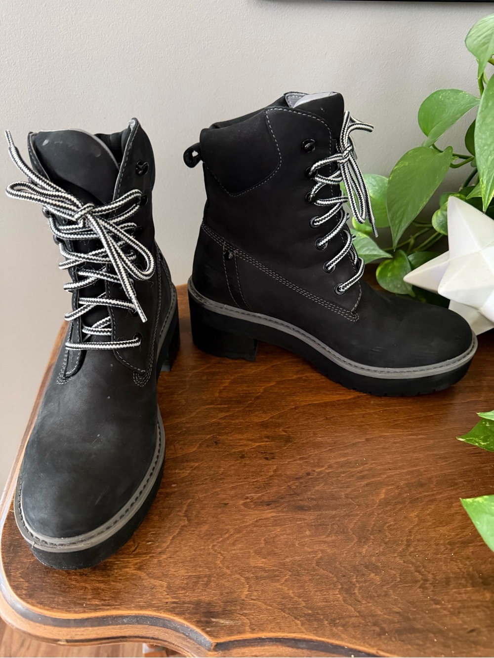 Paolo Black Lace-Up Chunky Heel Ankle Boots with Contrast Laces. Size 8.5